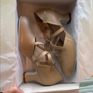 Brand new Elizabeth soft sole LaDuca